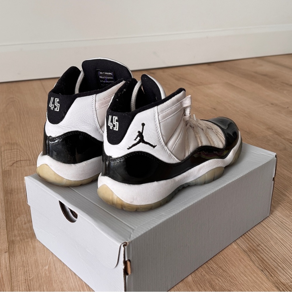 Air Jordan 11 Retro Concord Sneakers